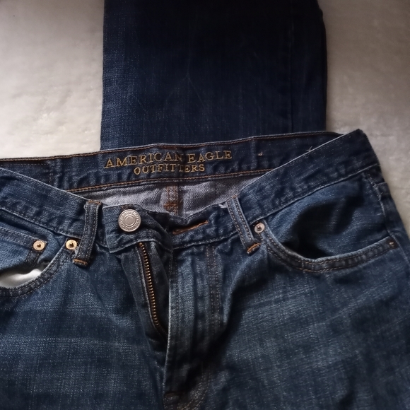 American Eagles Outfitters - Picture 2 of 16